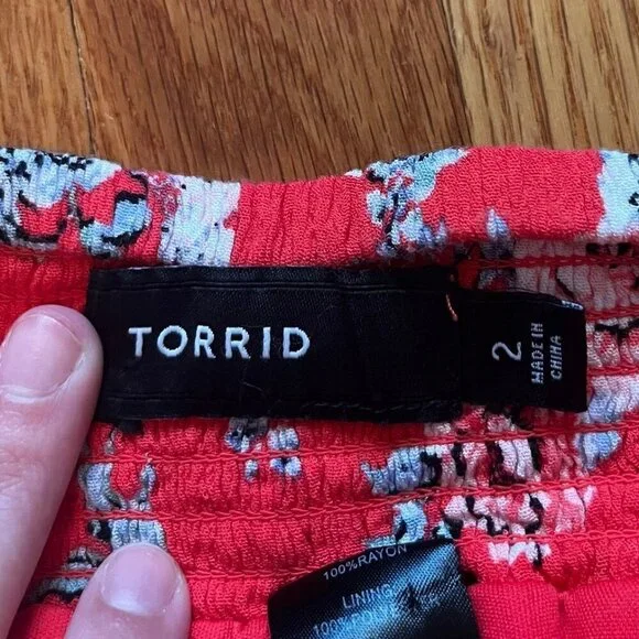 Torrid Size 2 Pull On Coral Floral Shorts - Picture 7 of 8